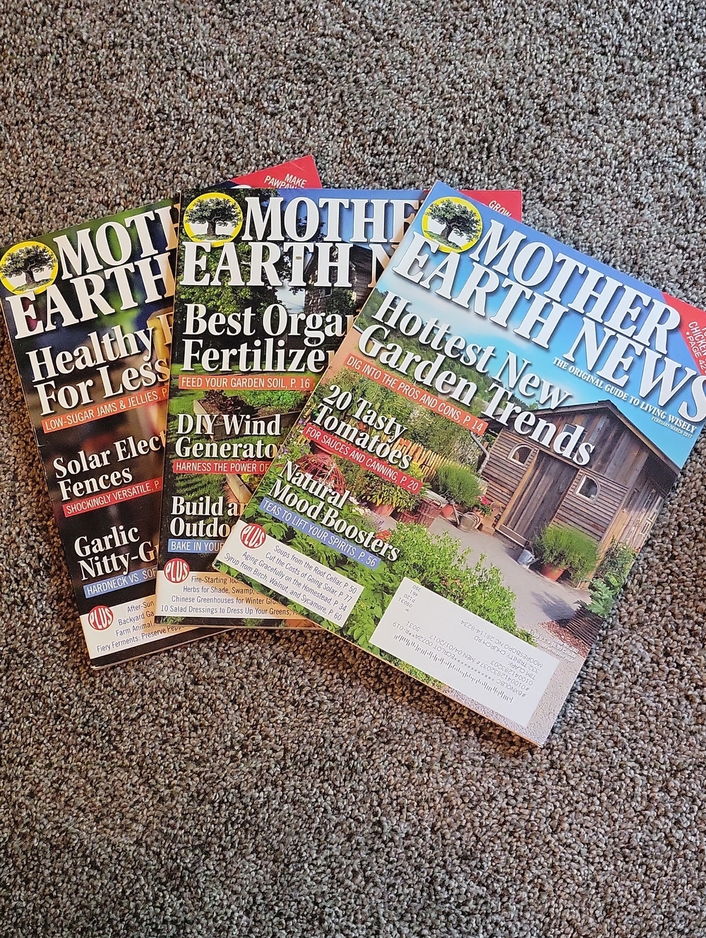 Bundle of Mother Eartg News Magazines